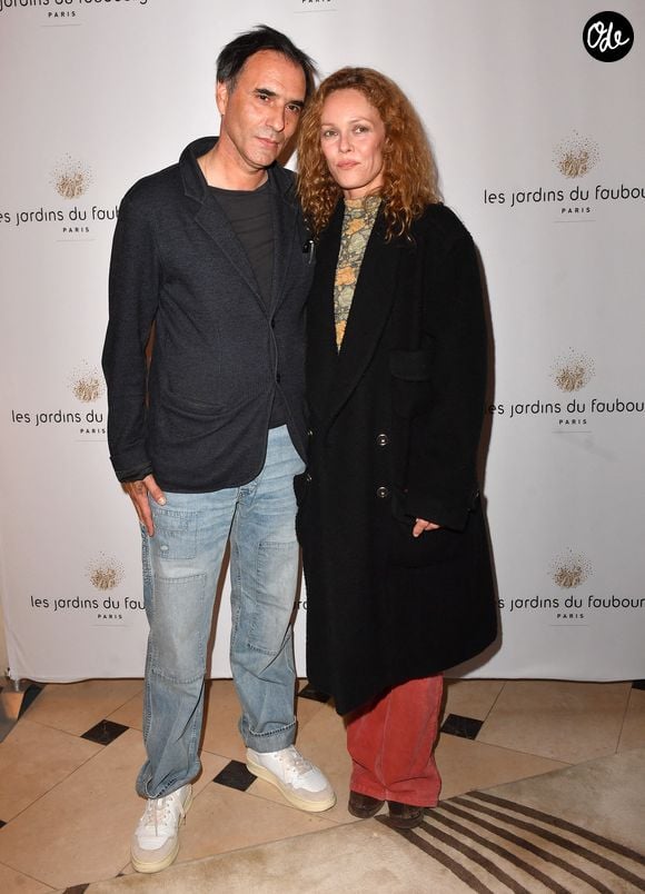 Le couple était marié depuis le 30 juin 2018.

Vanessa Paradis et Samuel Benchetrit lors de l'anniversaire (trois ans) de l'hôtel Les Jardins du Faubourg à Paris le 9 juin 2022.
© Veeren / Bestimage