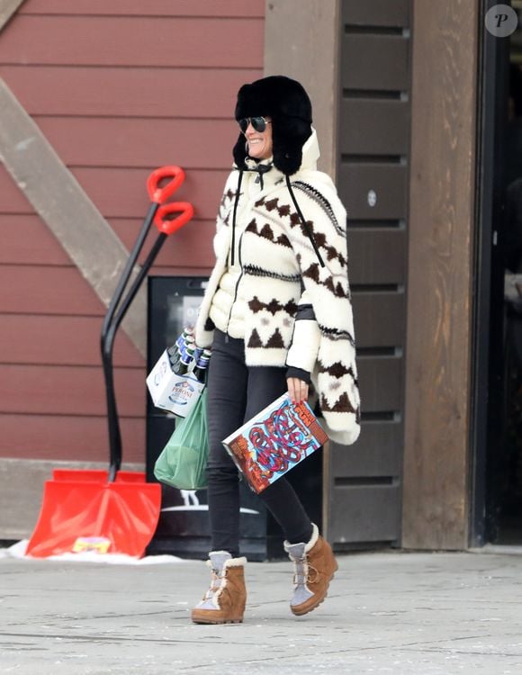 Exclusif - Laeticia Hallyday - Laeticia Hallyday lors d'une journée au ski à la station "Big Sky" dans le Montana avec leurs filles respectives, le 16 février 2020. © Agence / Bestimage