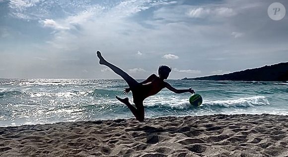 Thierry Neuvic a partagé des photos de son fils Joseph, dont la maman est Jenifer, lors de leurs vacances. Instagram le 21 août 2025.