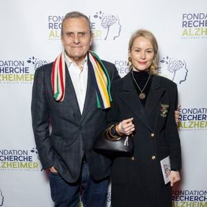 Outre la petite Eugénie qu'il a eue avec Pauline de Drouas, Jean-Charles de Castelbajac a aussi eu Guilhem (1979) et Louis-Marie (1983) avec son ex-compagne Catherine de Castelbajac. 


Jean-Charles de Castelbajac et sa femme Pauline de Drouas au photocall du concert du gala des 20 ans de la fondation Recherche Alzheimer "2 générations chantent pour la 3ème" à l'Olympia à Paris le 18 mars 2024.

© Cyril Moreau / Bestimage