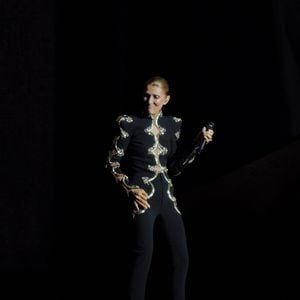 La chanteuse québécoise Céline Dion fait un retour triomphal sur scène à la Plénitude Arena pour le lancement de sa résidence à Paris, une série de seize concerts programmés jusqu'au 17 octobre 2026.

Photo : Agence / Bestimage