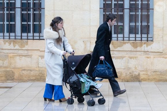 Marie et Colomban sont accompagnés de leurs deux autre enfants : Alaïs qui va fêter ses 3 ans au printemps prochain et Vincent qui est né en octobre 2024

Marie et Colomban Soleil, parents d'Emile arrivent à la cérémonie funéraire à Saint-Maximin-la-Sainte-Baume, dans le sud de la France, le 8 février 2025. Photo par Shootpix/ABACAPRESS.COM