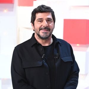 Il raconte : "Peut-être que ça vous paraît petit comme histoire, mais je trouvais ça exceptionnel que le pape soit devancé d'un monsieur qui tenait une pizza avant que la papamobile arrive."

Exclusif - Patrick Fiori - Enregistrement de l'émission Vivement dimanche en hommage au duo Jean Poiret et Michel Serrault au studio Gabriel, presentée par Michel Drucker . Diffusion sur France 3 le 17 mars 2024. . © Guillaume Gaffiot / Bestimage