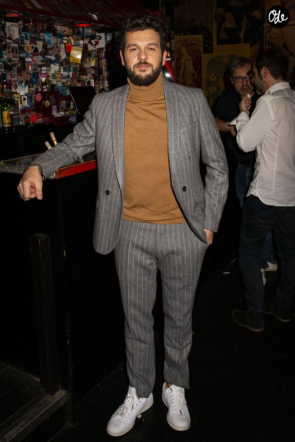 La présence auprès de Roméo lui a fait prendre davantage conscience de ce qu’il avait pu manquer avec son premier fils.

Claudio Capéo au photocall de la 1ère édition des "Olympia Awards", cérémonie récompensant des artistes de la musique et de l’humour, présentée par A. de Caunes à l'Olympia. Paris, le 11 décembre 2019.
© Tribeca-Gorassini/Bestimage