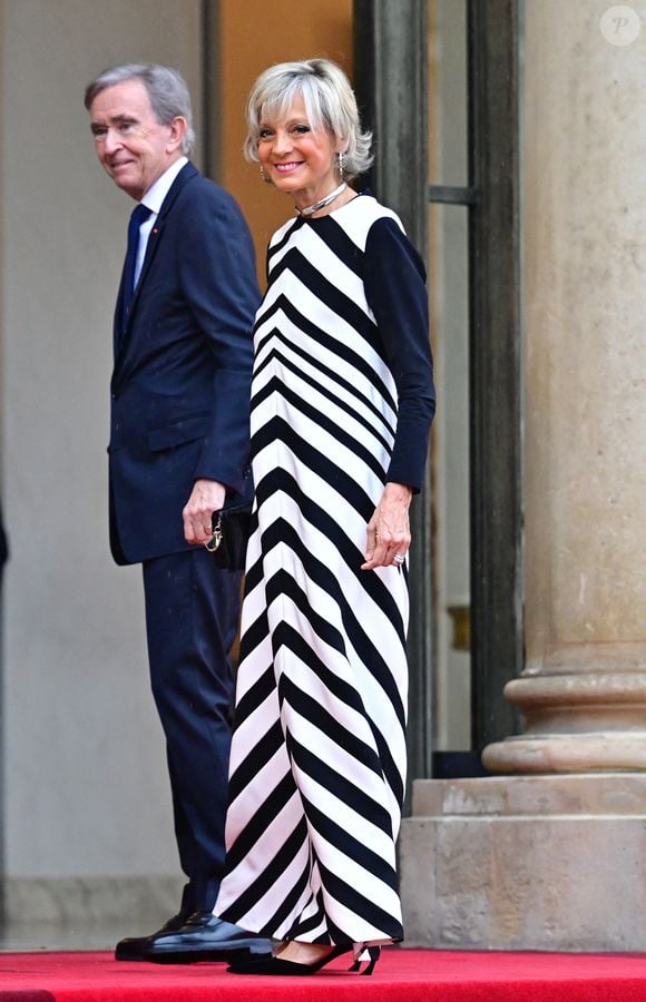 Hélène Mercier-Arnault nie tout conflit au sein de la famille recomposée.

Bernard Arnault, Pdg de LVMH et sa femme Hélène Mercier - Arrivées des personnalités au dîner d'État en l'honneur du président brésilien et de sa femme au palais présidentiel de l'Élysée à Paris le 5 juin 2025.

© Christian Liewig / Bestimage