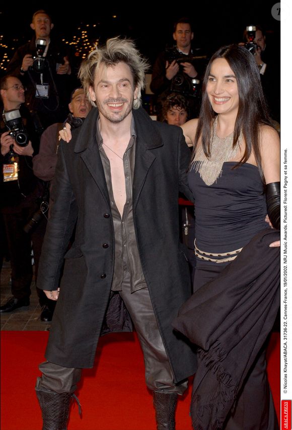 © Nicolas Khayat/ABACA. 31736-22. Cannes-France, 19/01/2002. NRJ Music Awards. Sur la photo : Florent Pagny et son épouse.