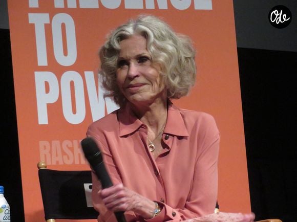 Et son mantra tient en trois mots : "Don’t give up !"

L'actrice et militante Jane Fonda interviewe Rashad Robinson lors de la première étape de sa tournée promotionnelle pour son livre *FROM PRESENCE TO POWER* à New York, États-Unis, le 27 juillet 2026, à l'IFC. 

Photo par Matthew Rettenmund/Splash News/ABACAPRESS.COM
