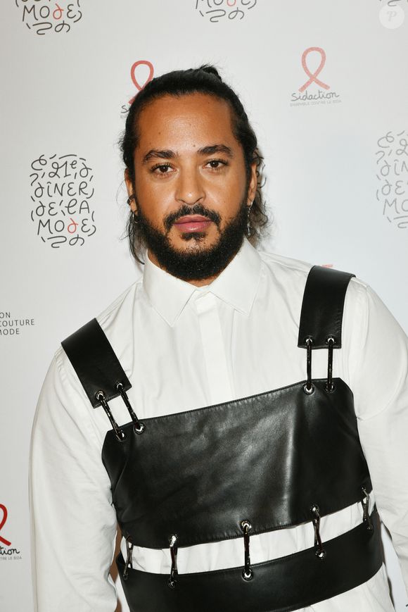 Slimane - Photocall du « Dîner de la Mode » au bénéfice du Sidaction, au Palais de Tokyo, dans le cadre de la Fashion Week de Paris. © Rachid Bellak / Bestimage