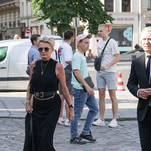 Sophie Davant et William Leymergie assistent aux obsèques de Philippe Labro à l'église Saint Germain des Prés à Paris, France, le 13 juin 2025. Photo by Nasser Berzane/ABACAPRESS.COM