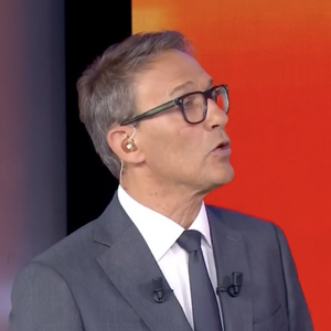 Julien Courbet obligé d'interrompre son émission en direct après un malaise. M6
