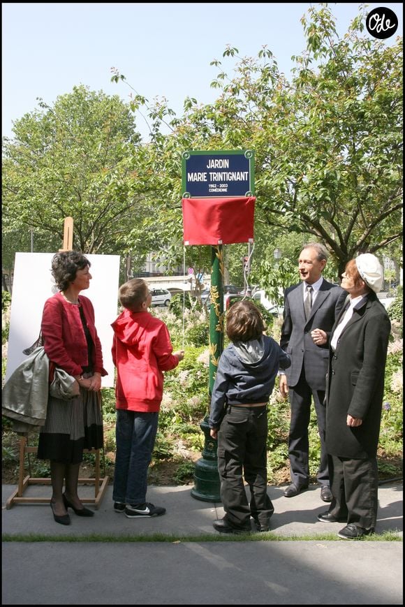 Dominique Bertinotti, Bertrand Delanoë, Nadine Trintignant - Inauguration du square Marie Trintignant à Paris en 2007
©COADIC GUIREC / BESTIMAGE