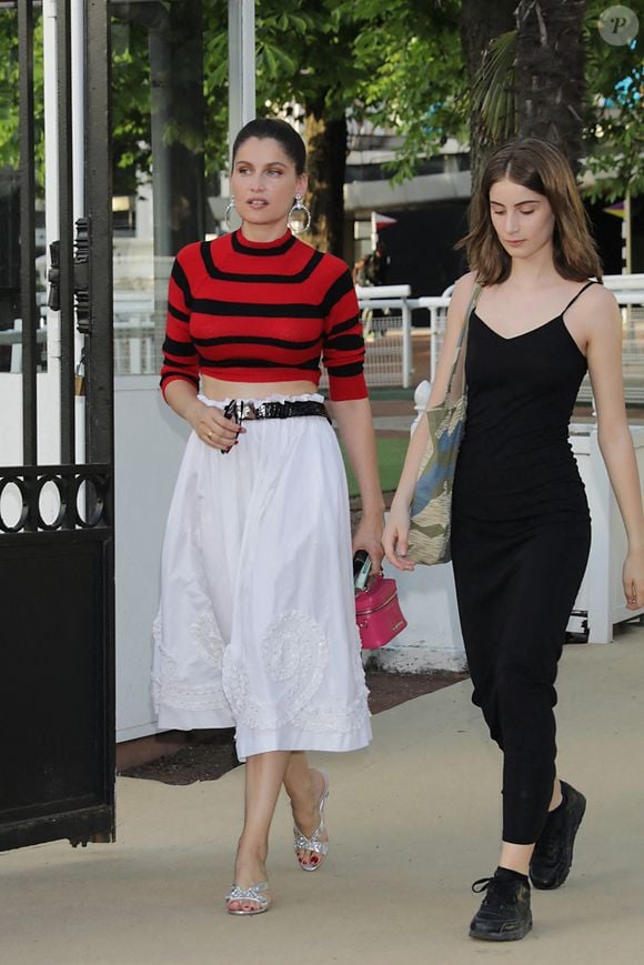 Laetitia Casta et sa fille Sahteene Sednaoui quittant le défilé Miu Miu lors de la Fashion Week 2019 de Paris, à Paris, France, le 29 juin 2019. Photo by MCvitanovic/Splash NewsABACAPRESS.COM