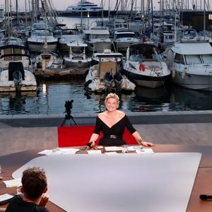 Exclusif - Anne-Elisabeth Lemoine, Anouchka Delon, Hafsia Herzi, Elodie Bouchez, Charlotte Cardin, sur le plateau de C à vous  au Festival de Cannes - Cannes 15/05/2025 - © Jack Tribeca / Bestimage - Plateau de l'émission "C à vous" lors du 78ème Festival International du Film de Cannes le 15 mai 2025. © Jack Tribeca / Bestimage