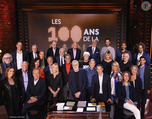 Exclusif - 1er rang de gauche à droite: Christian Morin, Julie Leclerc, Laurent Ruquier, Marc-Olivier Fogiel, Elodie Gossuin, Pascale Clark et Sophie Garel; 2ème rang de gauche à droite: Léa Salamé, Fabrice, Yolaine de La Bigne, Jérôme Garcin, Julien Courbet, Georges Lang, Maryse Gildas, Fred Musa, Maxime Veyrier; 3ème rang de gauche à droite: Luis Rego, Jean-Jacques Bourdin, Pascal Praud; 4ème rang de gauche à droite: Marc Fauvelle, Jacques Vendroux, André Torrent, Jacques Mailhot, Jean-Bernard Hebey, Manu Levy, Ali Rebeihi, Matthieu Belliard; - Les présentateurs de radio célèbrent les 100 ans de la radio, lors d'une émission spéciale de "On est en direct" animée par Laurent Ruquier et diffusée sur France 2 le 8 mai, à 22h45, à Paris, France, le 7 mai 2021. © Cyril Moreau/Bestimage