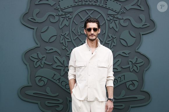 Pierre Niney au photocall du défilé Lacoste "Collection Prêt-à-Porter Automne/Hiver 2025-2026" lors de la Fashion Week de Paris (PFW), le 9 mars 2025

© Christophe Clovis / Bestimage