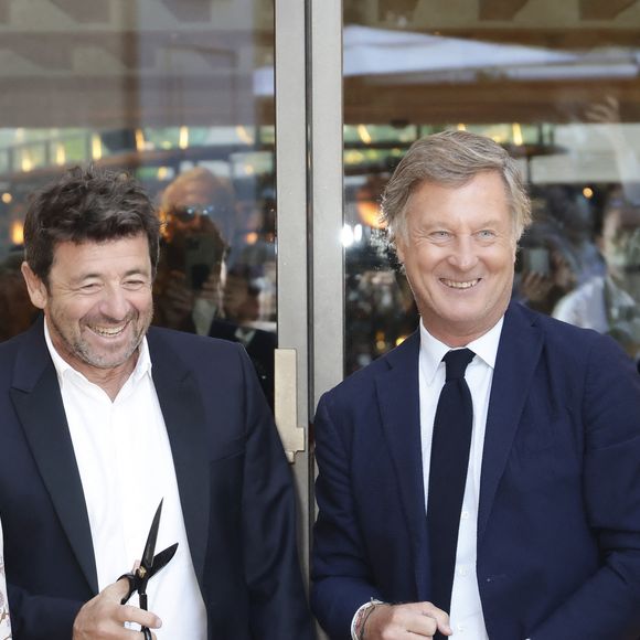 Exclusif -  Jean-Philippe Nuel (Architecte d’intérieur), Maud Bailly (Directrice générale Sofitel, MGallery & Emblems), Sébastien Bazin (PDG du groupe Accor), Patrick Bruel, Pierre Gonzalvez (Maire de l’Isle sur la Sorgue), Emmanuel Borla (Directeur de l’hôtel) - Patrick Bruel inaugure son hôtel cinq étoiles "L'Isle de Leos MGallery" à L'Isle-sur-la-Sorgue, France, le 23 septembre 2025. 
 © Jack Tribeca / Bestimage