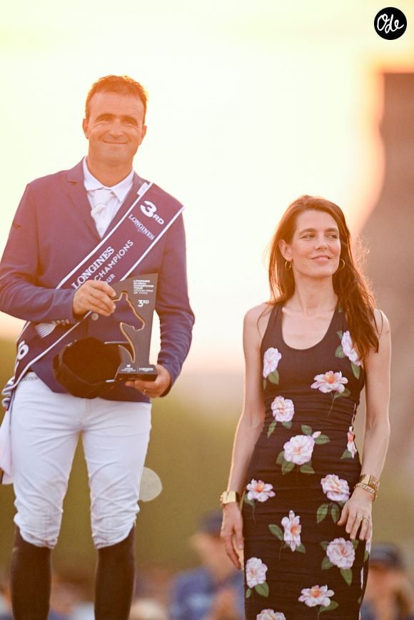 Olivier Perreau et Charlotte Casiraghi pendant la remise du Prix CSI5 lors de la 12ème édition Longines Paris Eiffel Jumping au pied de la Tour Eiffel sur le Champ-de-Mars à Paris, le 20 juin 2026.

© Perusseau / Veeren / Bestimage