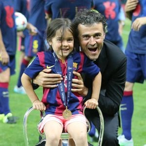 Le PSG va peut-être écrire l’une des plus belles pages de son histoire en remportant une nouvelle fois ce soir la Ligue des champions. 

Luis Enrique, entraîneur du FC Barcelone, célèbre la victoire de son équipe en finale de la Ligue des champions de l'UEFA avec sa fille Xana Martinez après le match opposant la Juventus au FC Barcelone à l'Olympiastadion de Berlin, en Allemagne. © Imago/PsnewZ/Bestimage