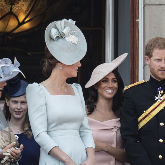 Camilla Parker Bowles, duchesse de Cornouailles, Louise Mountbatten-Windsor (Lady Louise Windsor), le prince Harry, duc de Sussex, Meghan Markle, duchesse de Sussex, le prince William, duc de Cambridge, Catherine (Kate) Middleton, duchesse de Cambridge - Les membres de la famille royale britannique lors du rassemblement militaire "Trooping the Colour"  (le "salut aux couleurs"), célébrant l'anniversaire officiel du souverain britannique. Londres, le 9 juin 2018.