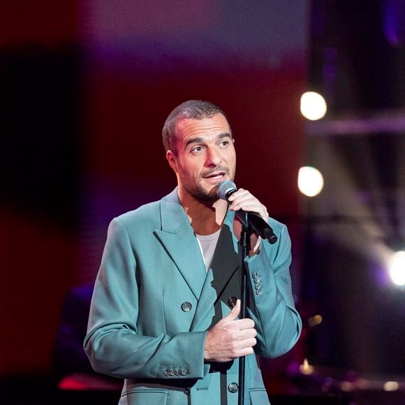 Actuellement en pleine tournée pour défendre son nouvel album C Amir, le chanteur s'apprêtait à retrouver son public à l'étranger.

Exclusif - Amir Haddad - Enregistrement de l'émission "La fête de la chanson française" à Paris, présentée par L.Thilleman et A.Manoukian
© Pierre Perusseau / Bestimage