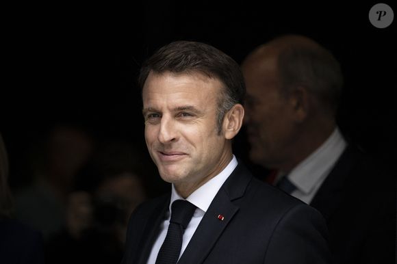 Emmanuel Macron, président de la République Française, et la Première dame Brigitte Macron, à la sortie du bureau de vote lors du deuxième tour des élections législatives au Touquet, ke 7 juillet 2024.
© Eliot Blondet/Pool/Bestimage