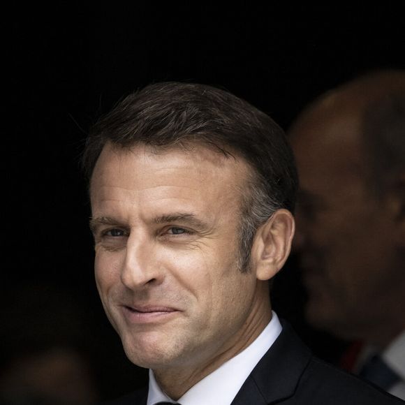 Emmanuel Macron, président de la République Française, et la Première dame Brigitte Macron, à la sortie du bureau de vote lors du deuxième tour des élections législatives au Touquet, ke 7 juillet 2024.
© Eliot Blondet/Pool/Bestimage