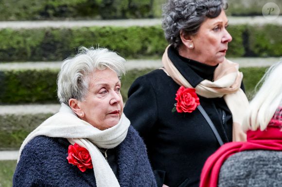 Françoise Laborde et Geneviève Laborde, les soeurs de C.Laborde - Sortie des obsèques de Catherine Laborde en l’église Saint-Roch à Paris, le 6 février 2025. Décédée le 28 janvier 2025 à l'âge de 73 ans, l'ancienne présentatrice météo de TF1 (1988 - 2017) était atteinte de la maladie neurodégénérative à corps de Lewy. 
© Jacovides - Moreau / Bestimage