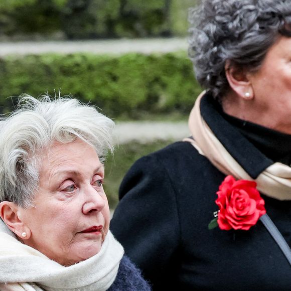 Françoise Laborde et Geneviève Laborde, les soeurs de C.Laborde - Sortie des obsèques de Catherine Laborde en l’église Saint-Roch à Paris, le 6 février 2025. Décédée le 28 janvier 2025 à l'âge de 73 ans, l'ancienne présentatrice météo de TF1 (1988 - 2017) était atteinte de la maladie neurodégénérative à corps de Lewy. 
© Jacovides - Moreau / Bestimage