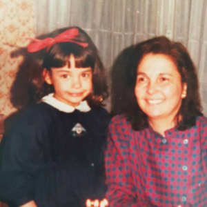 Tatiana Silva, lorsqu'elle était petite fille, et sa maman, malheureusement décédée d'un cancer. Photo souvenir partagée sur Instagram le 8 mai 2016.
