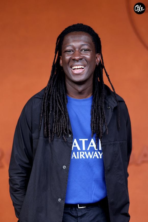 La véritable star de cette collaboration est sans aucun doute l'assiette Auguste, une pièce d'une originalité folle qui va faire fondre toutes les passionnées de décoration d'intérieur. 

Mory Sacko au village pour la session nocturne lors des Internationaux de France de Tennis de Roland Garros 2025, le 1er Juin 2025 à Paris. © Dominique Jacovides / Bestimage