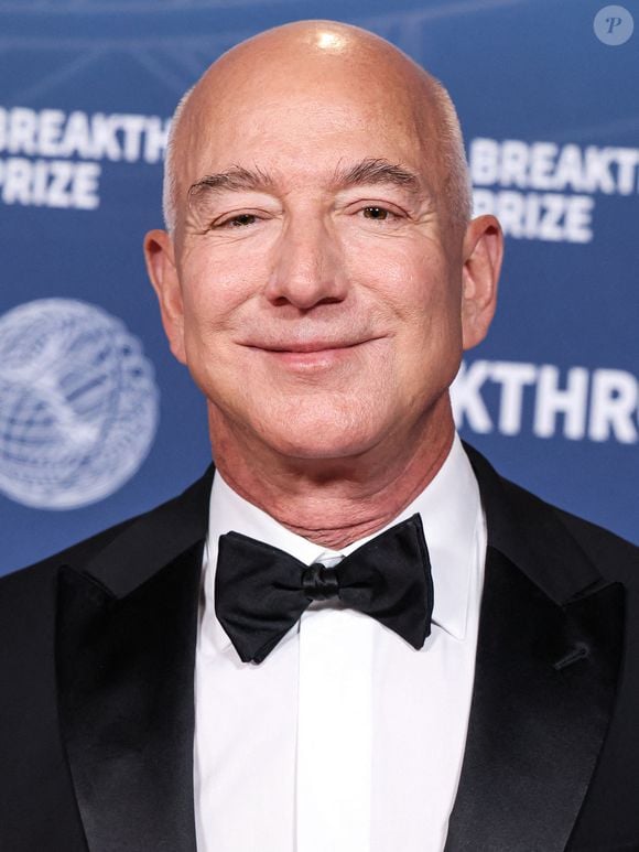 L'entrepreneur américain, magnat des affaires, fondateur et président exécutif d'Amazon Jeff Bezos arrive à la 11e cérémonie annuelle du Breakthrough Prize 2025 qui se tient au Barker Hangar le 5 avril 2025 à Santa Monica, Los Angeles, Californie, États-Unis. Photo par Xavier Collin/Image Press Agency/ABACAPRESS.COM