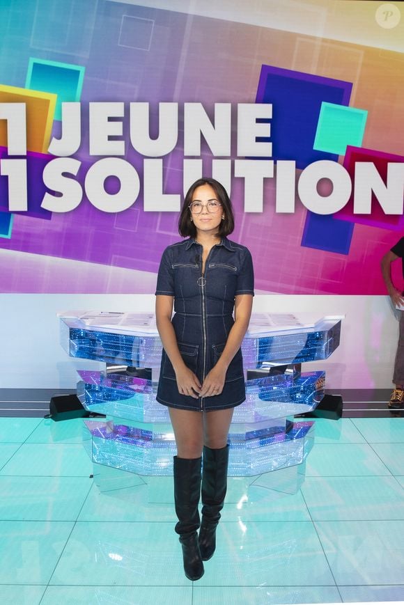 Exclusif - Agathe Auproux présente l'émission "1 jeune, 1 solution" sur C8 pour aider les jeunes à trouver un emploi. La première a été diffusée le 10 septembre 2021.© Jack Tribeca / Bestimage