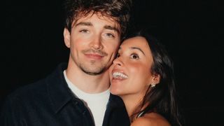 Charles Leclerc et Alexandra Saint Mleux se sont mariés à Monaco : première sortie remarquée au volant d’une voiture d’exception