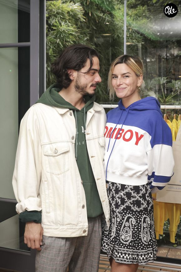 La chorégraphe se souvient parfaitement de sa première impression lorsqu'elle a aperçu celui qui partage aujourd'hui sa vie. 

Exclusif - Romain Guillermic et Fauve Hautot - Live Apéro Shopping de Sandra Sisley et Gaëlle Constantini à l'Hotel & Spa La Belle Juliette à Paris le 27 septembre 2024.  © Jack Tribeca/Bestimage