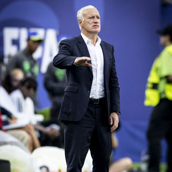 Il en a notamment dit plus sur la manière dont il avait appris la nouvelle : "Il m’a appelé le matin, je suis allé le voir dans sa chambre et il m’a annoncé la nouvelle. [...] Il est très affecté par ce qui lui arrive"

Didier Deschamps, Coach France - Match de groupe I "France - Irak (3-0)" lors de la Coupe du Monde FIFA 2026 (FIFA World Cup 2026) à Philadelphie  le 22 juin 2026. © Elyxandro Cegarra / PsnewZ / Bestimage