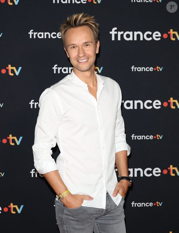 Cyril Féraud est l'un des animateurs vedettes de France Télévisions

Cyril Féraud au photocall pour la conférence de presse de rentrée de France TV à la Grande Halle de la Villette à Paris, France. © Coadic Guirec/Bestimage