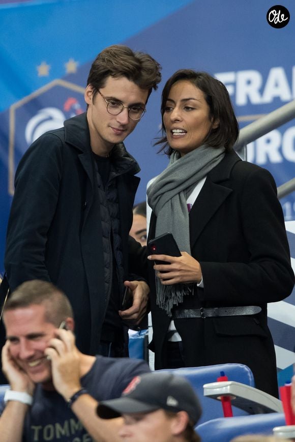 Elle partage la vie du musicien Pierre Guénard.
Leïla Kaddour et son compagnon Pierre Guénard dans les tribunes lors du match de qualification pour l'Euro2020  "France - Turquie (1-1)" au Stade de France. Saint-Denis, le 14 octobre 2019. © Cyril Moreau/Bestimage