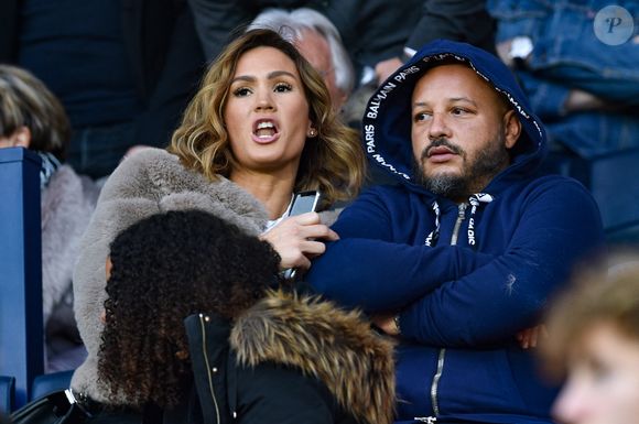 Vitaa et son mari Hicham Bendaoud dans les tribunes du match de Ligue 1 Conforama PSG 5-0 Montpellier au Parc des Princes à Paris le 1 février 2020 © Giancarlo Gorassini / Bestimage