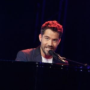 S'il trouve quelqu'un, ce sera un plus mais plus pour combler un manque

Emmanuel Moire en concert lors de l'« Anniversaire de RFM » qui s'est tenu aux Folies Bergères à Paris, en France, le 16 juin 2013. Photo de Jérôme Domine/ABACAPRESS.COM
