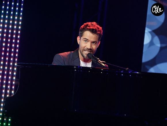 S'il trouve quelqu'un, ce sera un plus mais plus pour combler un manque

Emmanuel Moire en concert lors de l'« Anniversaire de RFM » qui s'est tenu aux Folies Bergères à Paris, en France, le 16 juin 2013. Photo de Jérôme Domine/ABACAPRESS.COM