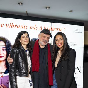 En promotion de ce film d'Eran Riklis, 

Mina Kavani, Eran Riklis et Golshifteh Farahani - Avant-première du film "Lire Lolita à Téhéran" à l’UGC des Halles à Paris le 20 mars 2025. © Pierre Perusseau/Bestimage