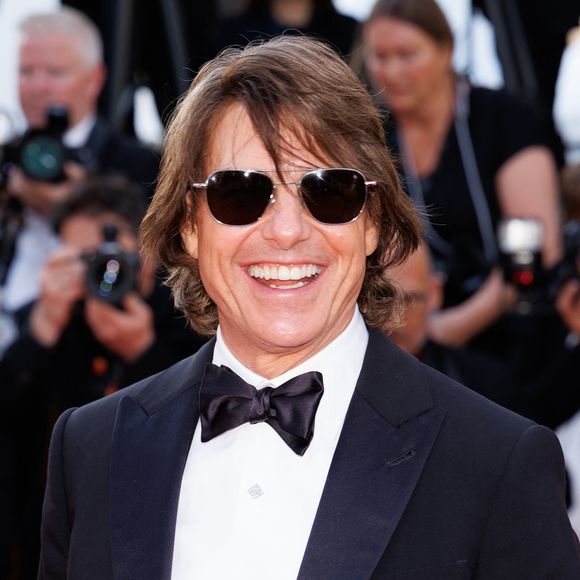 Et ce n'est pas tout ! Le soixantenaire s'est aussi autorisé un petit écart avec ses collègues... Alors que la musique originelle de Mission : Impossible de Lalo Schifrin était diffusée, Tom Cruise a tout bonnement fait un selfie avec l'équipe du long-métrage !

Tom Cruise - Montée des marches du film « Mission Impossible : The Final Reckoning » lors du 78ème Festival International du Film de Cannes, au Palais des Festivals à Cannes. Le 14 mai 2025 © Jacovides-Moreau / Bestimage