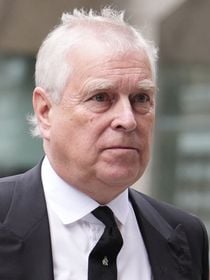 Prince Andrew : après avoir renoncé à ses titres royaux, il fait une promesse importante à Charles III