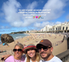 "On est ici pour un week-end surf. C'était le cadeau de Noël que Mr. nous a offert à sa sœur et moi", a-t-elle confié en légende d'une photo du trio.

Amandine Petit à Biarritz samedi 4 juillet 2026 - Instagram