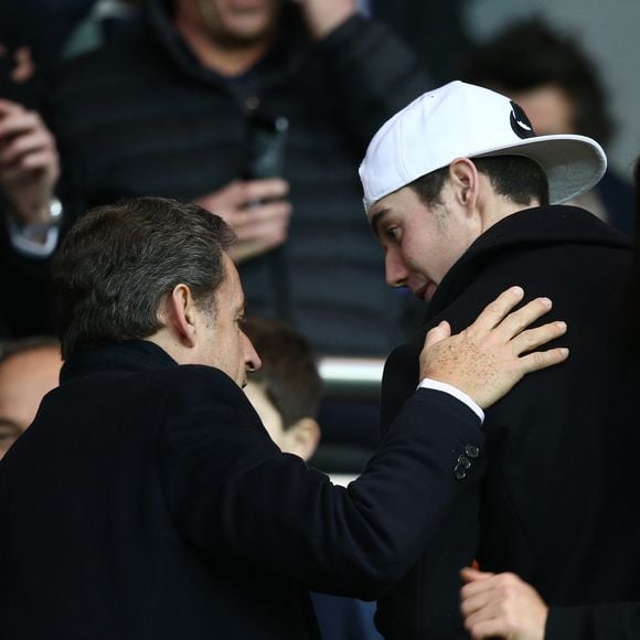 à cinq ans de prison pour "association de malfaiteurs". 

Nicolas Sarkozy et son fils Louis Sarkozy - People au match PSG-Montpellier 19ème journée au Parc des Princes, le 20 décembre 2014.
