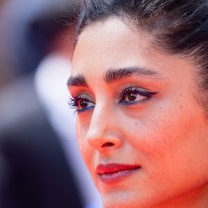 Golshifteh Farahani (Habillée par Araz Fazeli) - Montée des marches du film « The seed of the sacred fig » lors du 77ème Festival International du Film de Cannes, au Palais des Festivals à Cannes. Le 24 mai 2024 © Jacovides-Moreau / Bestimage