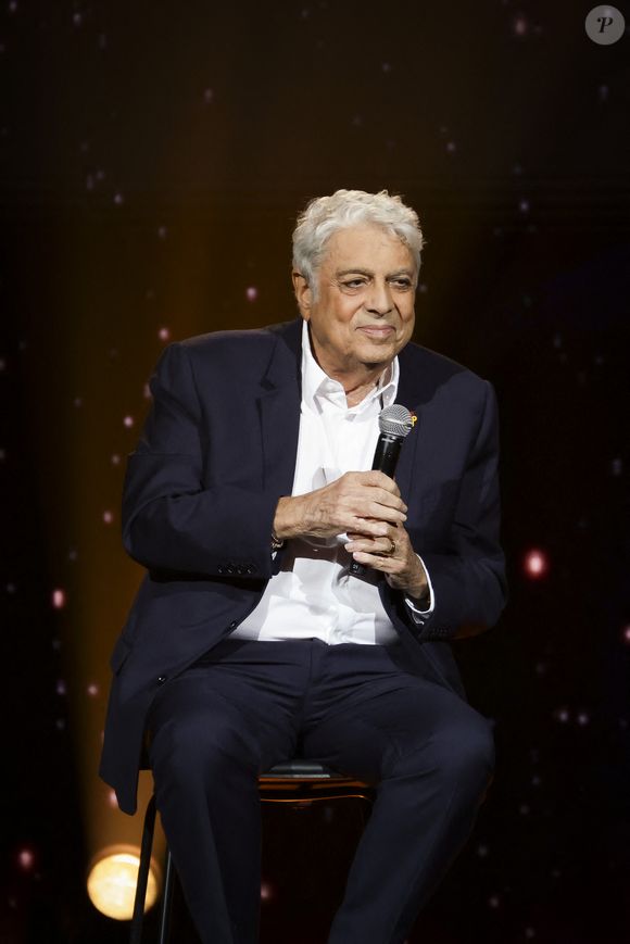 Exclusif - Enrico Macias, pour les surprises lors de l'enregistrement de l'émission "La Boîte à secrets", présentée par F.Bollaert et diffusée le 10 octobre 2025 sur France 3, dans les studios du Lendit à Saint-Denis, Seine Saint-Denis, France, le 22 septembre 2025. © Jack Tribeca/Bestimage