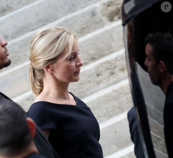 Ce jeudi 17 juillet 2025, l'animateur et producteur a été inhumé dans la plus stricte intimité à la suite de la cérémonie religieuse qui s’est orchestrée à l’église Saint-Roch, dans le 1er arrondissement de Paris.

Audrey Crespo-Mara - Sorties des obsèques de Thierry Ardisson en l’église Saint-Roch de Paris, France, le 17 juillet 2025.  © Clovis-Jacovides/Bestimage