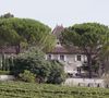 Une sublime bâtisse en pierres qui abrite 7 à 8 chambres toutes équipées d'une salle de bain comme l'indique "Point de Vue" 

Rendez-vous avec la reine Margrethe II de Danemark dans son château de Caïx, près de Cahors le 16 août 2018. Elle donne une conférence de presse au sujet de la visite du président de la république française au Danemark les 28 et 29 août 2018. Le château de Caïx (Caix, Cayx) est la propriété de la famille royale de Danemark depuis 1975. C'est aussi un domaine viti-vinicole qui produit un vin en AOP (Appellation d'origine protégée) vin de Cahors.
© Patrick Bernard / Bestimage