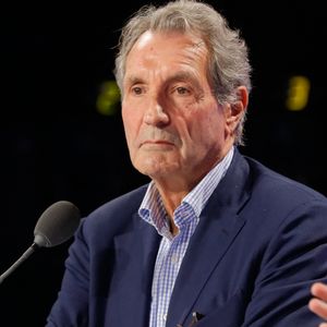Info - Après seulement trois saisons, Jean-Jacques Bourdin quitte Sud Radio - Info - Jean-Jacques Bourdin limogé par le groupe Altice, propriétaire de BFMTV et RMC - - - Semi-exclusif - Jean-Jacques Bourdin - Conférence de presse de rentrée de BFMTV saison 2021/2022 à l'Altice Campus à Paris, France, le 25 août 2021. © Christophe Clovis/Bestimage
